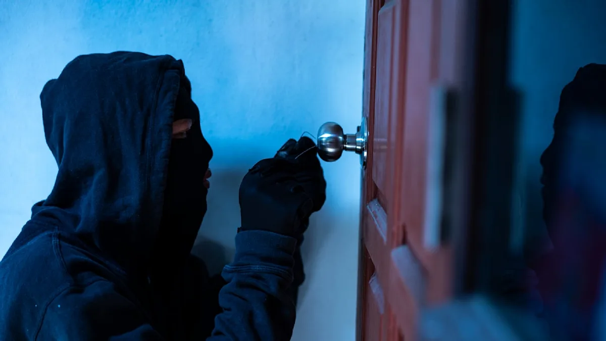 So gehen Einbrecher vor - Achtung vor dem Klebefaden-Trick