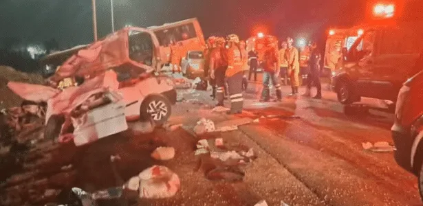 Batida mata criança e homem; ônibus para em ribanceira no DF