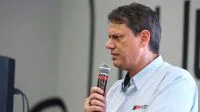 Zema visita ponte destruída por cheias no RS e volta a criticar Lula