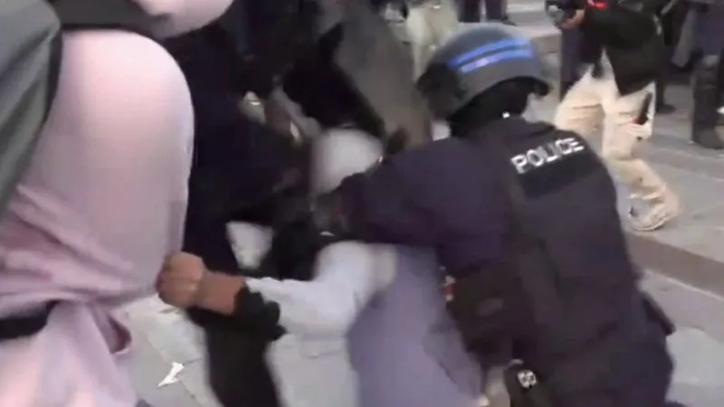INFO BFMTV. Coup de genou d'un policier à un manifestant à Paris: une enquête ouverte et confiée à l'IGPN