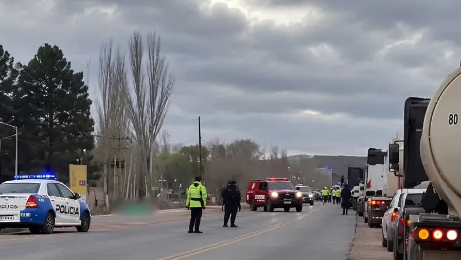 Hallaron muerto a un hombre en la banquina de una ruta en Neuquén e investigan si fue atropellado