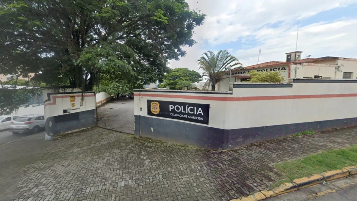 Jovem é morto a tiros e mulher fica ferida ao ser baleada durante feira em Aparecida, SP