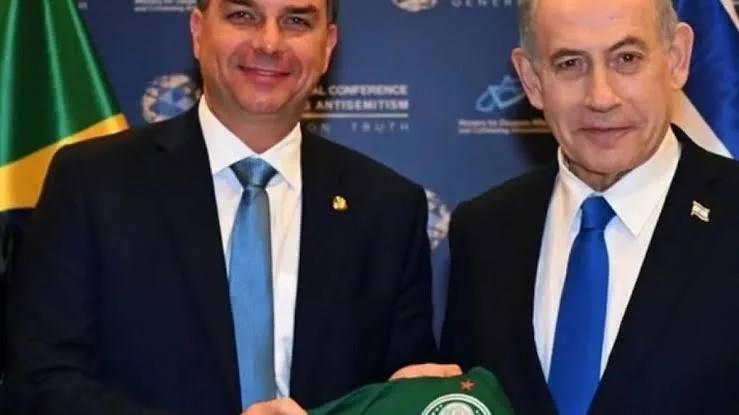 Netanyahu felicita a Flávio Bolsonaro por su victoria en la 1.ª vuelta y lo invita a Israel