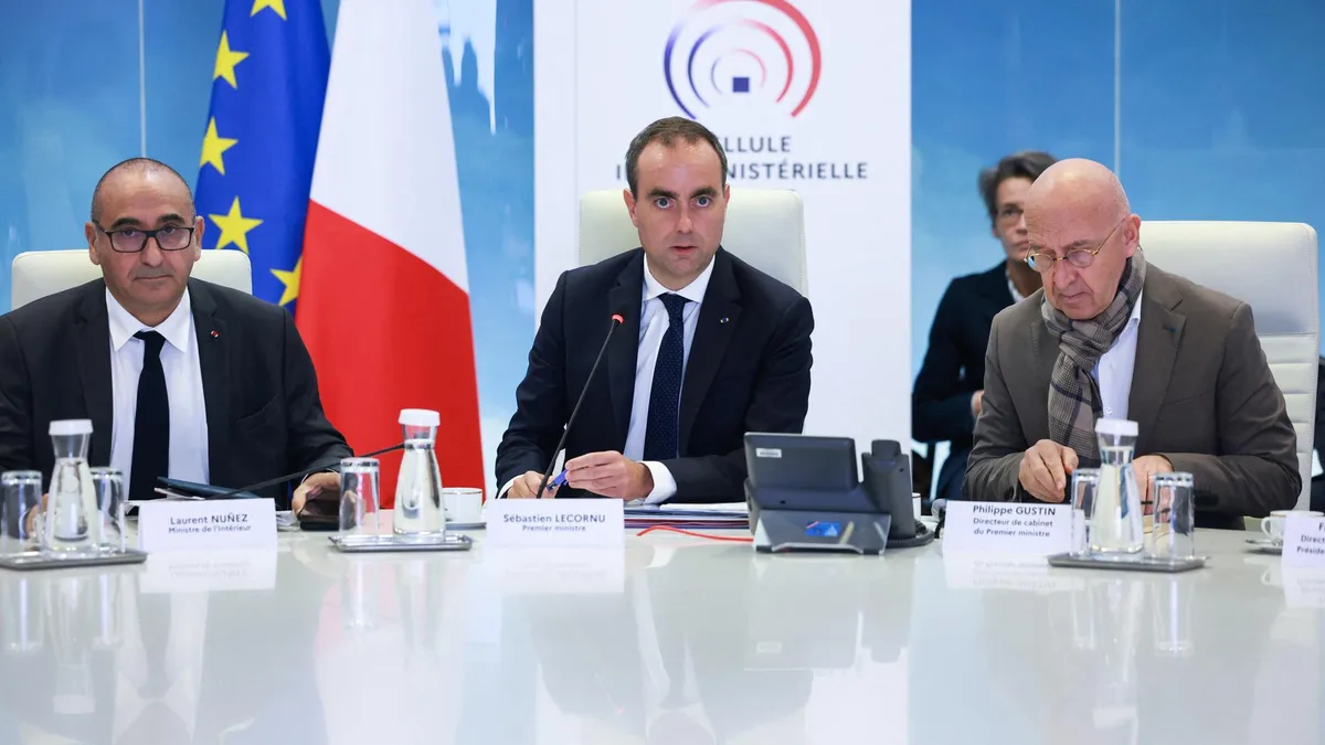 Après les violences hors de contrôle en marge du 17 octobre, le gouvernement sous pression
