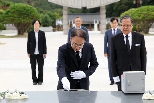 이원석 전 검찰총장, 광주 찾아 5·18 참배