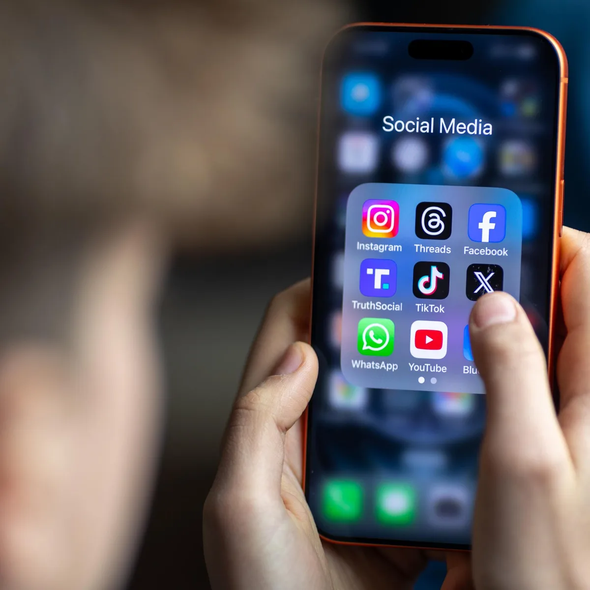 Social Media - Familienministerin Prien kündigt rasche gesetzliche Maßnahmen für mehr Kinder- und Jugendschutz in der digitalen Welt an