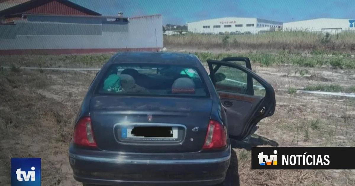 Mulher encontrada morta a tiro dentro de carro nas Caldas da Rainha. Companheiro é suspeito