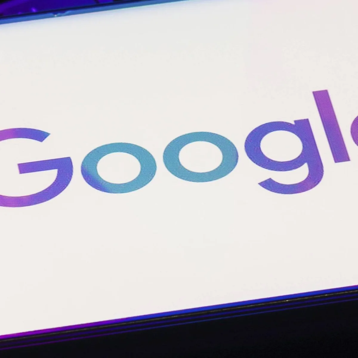 USA - Google kauft hunderte Millionen E-Mails und Messenger-Unterhaltungen von bankrotter Airline für KI-Training