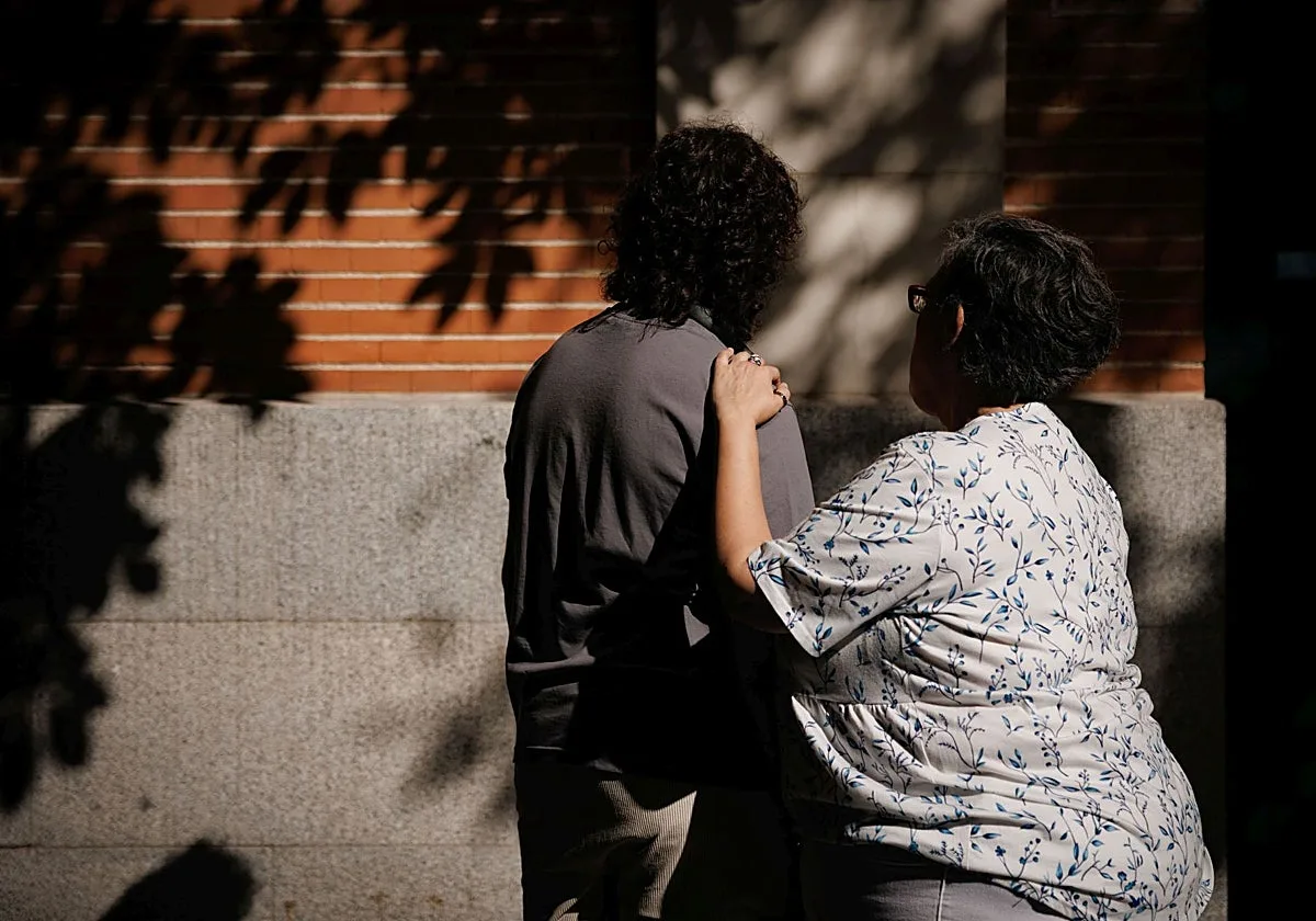 Los suicidios que nadie vio venir: «El mismo día de su muerte Sara me encargó un libro para la universidad»