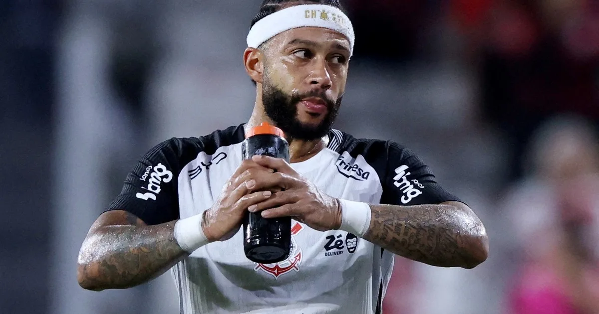 Corinthians dio marcha atrás: le renovó a Memphis Depay y podría jugar contra Central