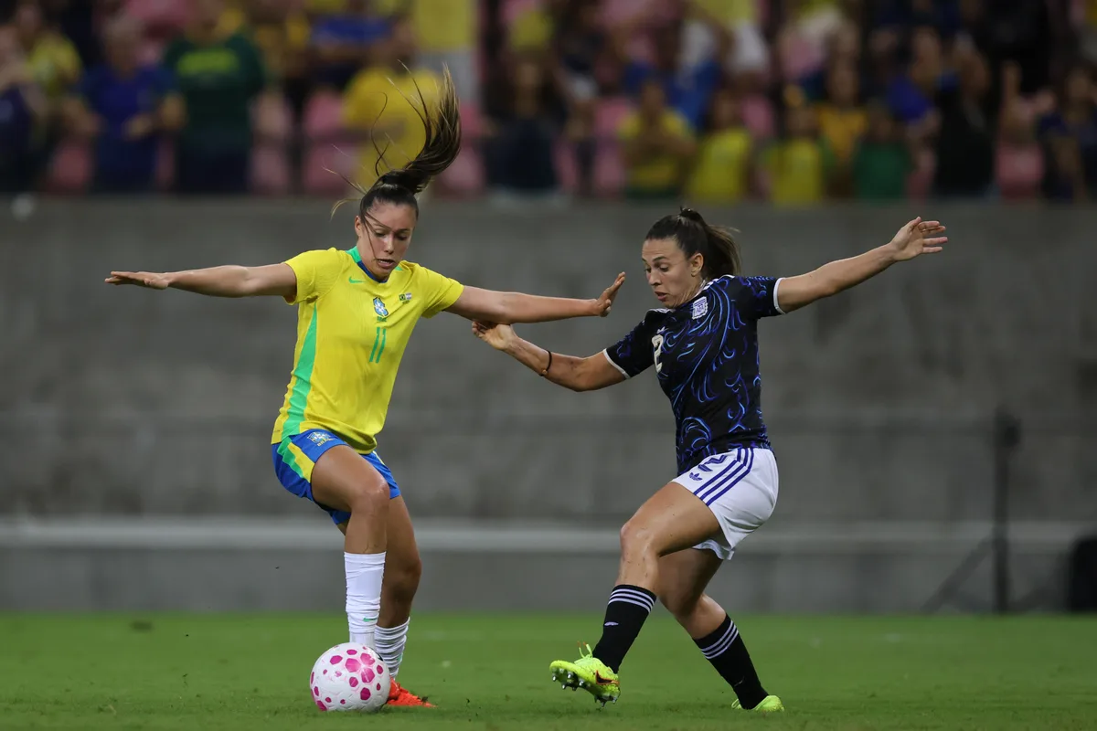 Arthur Elias avalia empate entre Brasil e Argentina: "A gente tomou gols muito evitáveis"