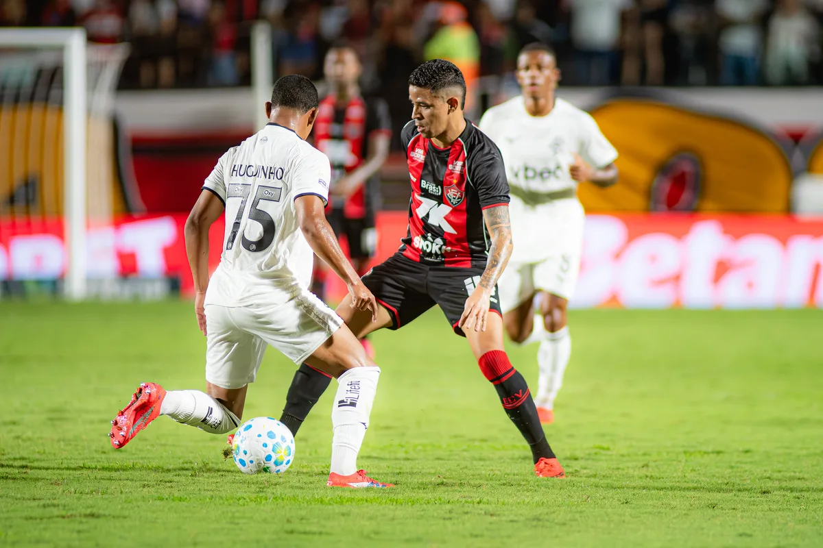 Rival do Vitória na parte baixa da tabela anuncia ex-técnico da Seleção