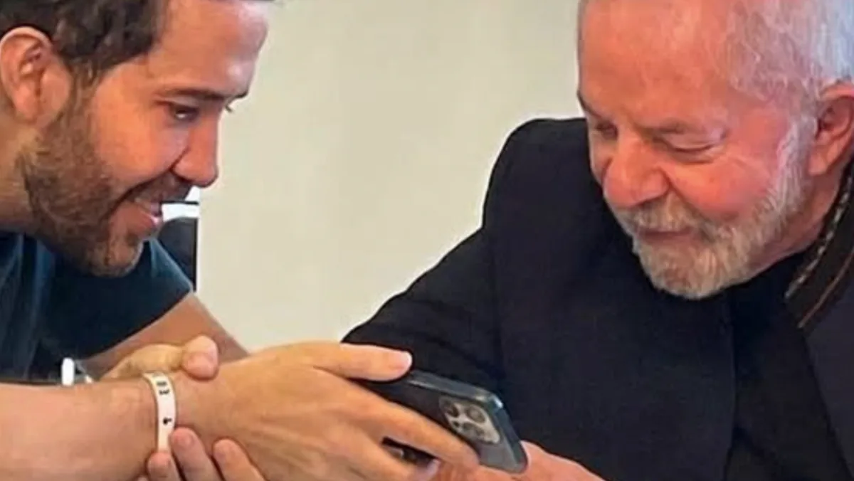 Nunes Marques restringe canal de WhatsApp de Lula e exige registro no TSE