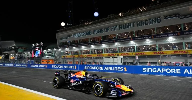 Maldição quebrada, recorde batido: Max vence em Singapura