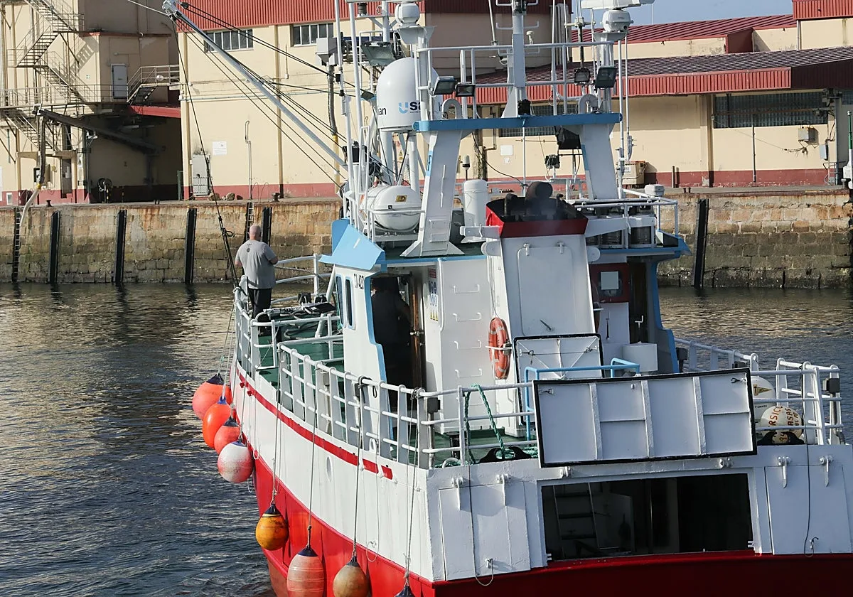 Malvinas decreta el cierre inmediato de la campaña del calamar que afecta a 16 arrastreros gallegos
