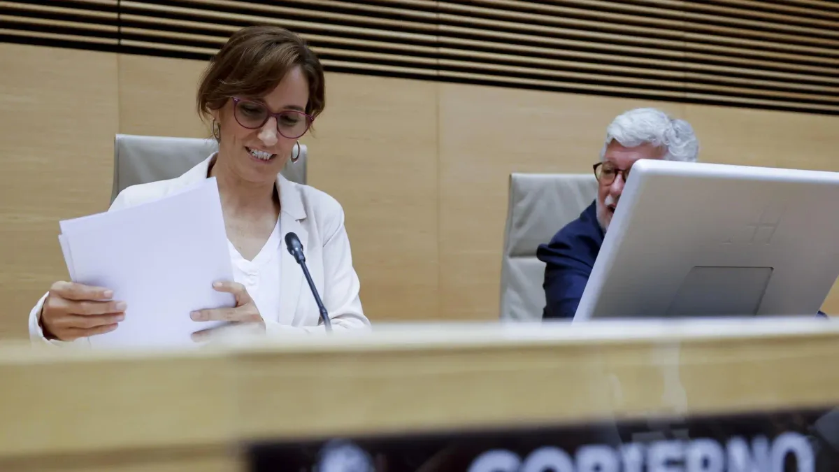 Mónica García anuncia que la vacunación de los migrantes en Ceuta arrancará la próxima semana: "Ellos no traen las enfermedades"