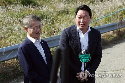 산자위, 최태원 광주 방문 공방…"崔 국감 불러야"·"기업 협박"