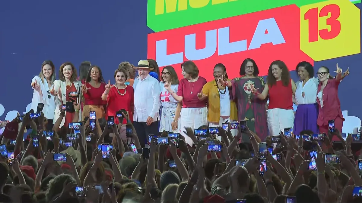 Presidente Lula, candidato à reeleição pelo PT, faz campanha em Belo Horizonte