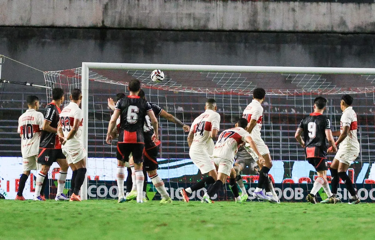 Botafogo-SP desafia tabu contra o CRB em Maceió