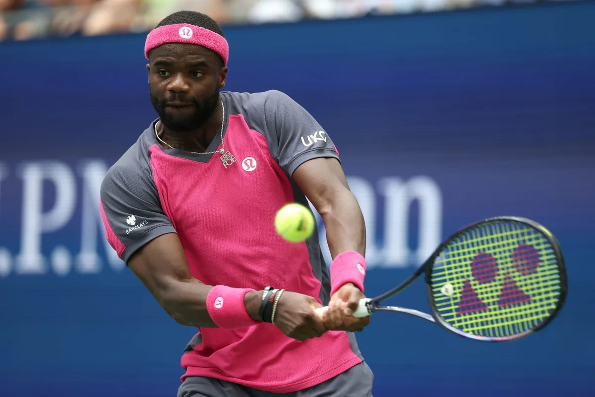 Фото: Тиафо прикрыл лицо полотенцем после поражения от Шелтона в полуфинале US Open