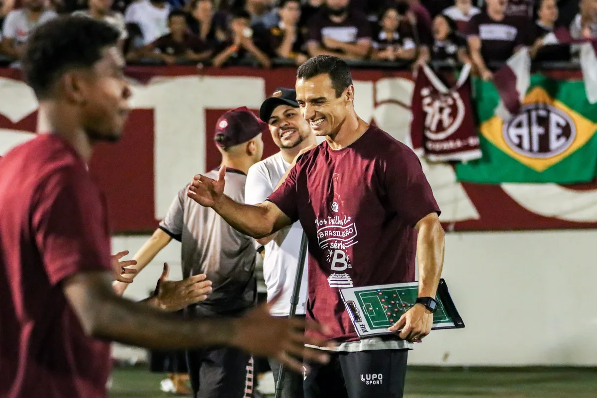 Técnico do Paysandu, Júnior Rocha reencontra time por onde conquistou último acesso à Série B