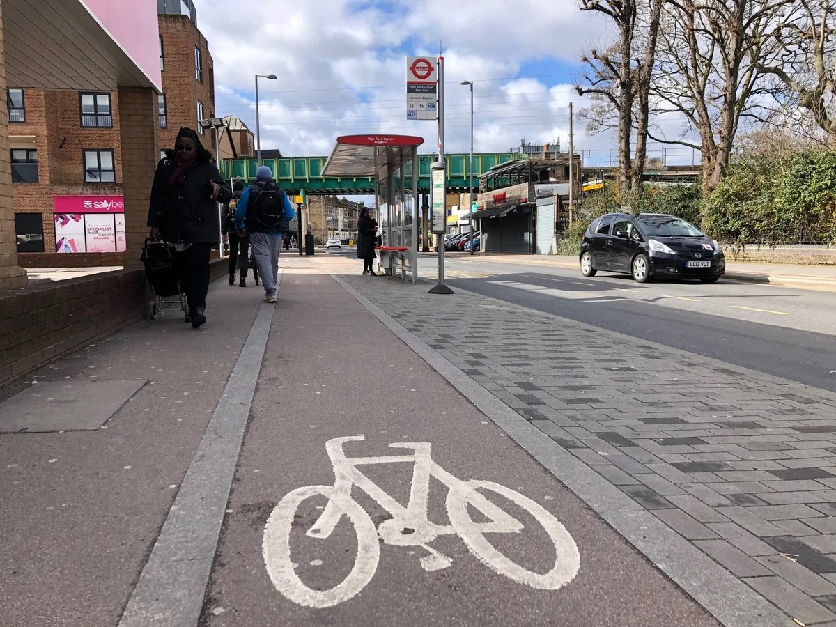Scrap 'death trap' floating bus stops in London, campaigners demand as shocking video goes viral