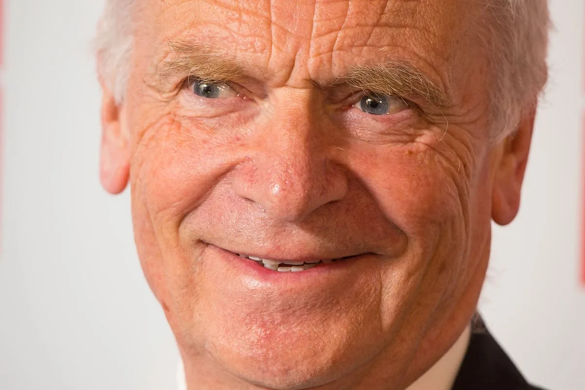 Jeffrey Archer’s final novel sells almost 28,000 copies within days of release