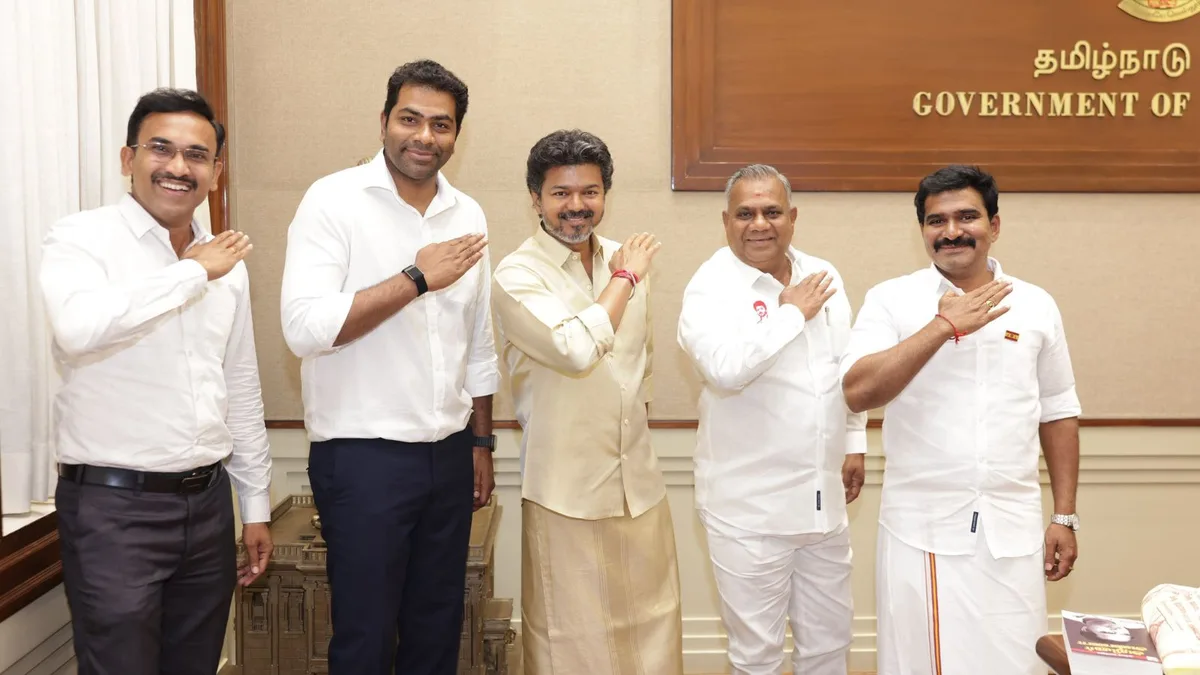Lunch with Rahul, Metro ride with Modi: Vijay walks a political tightrope
