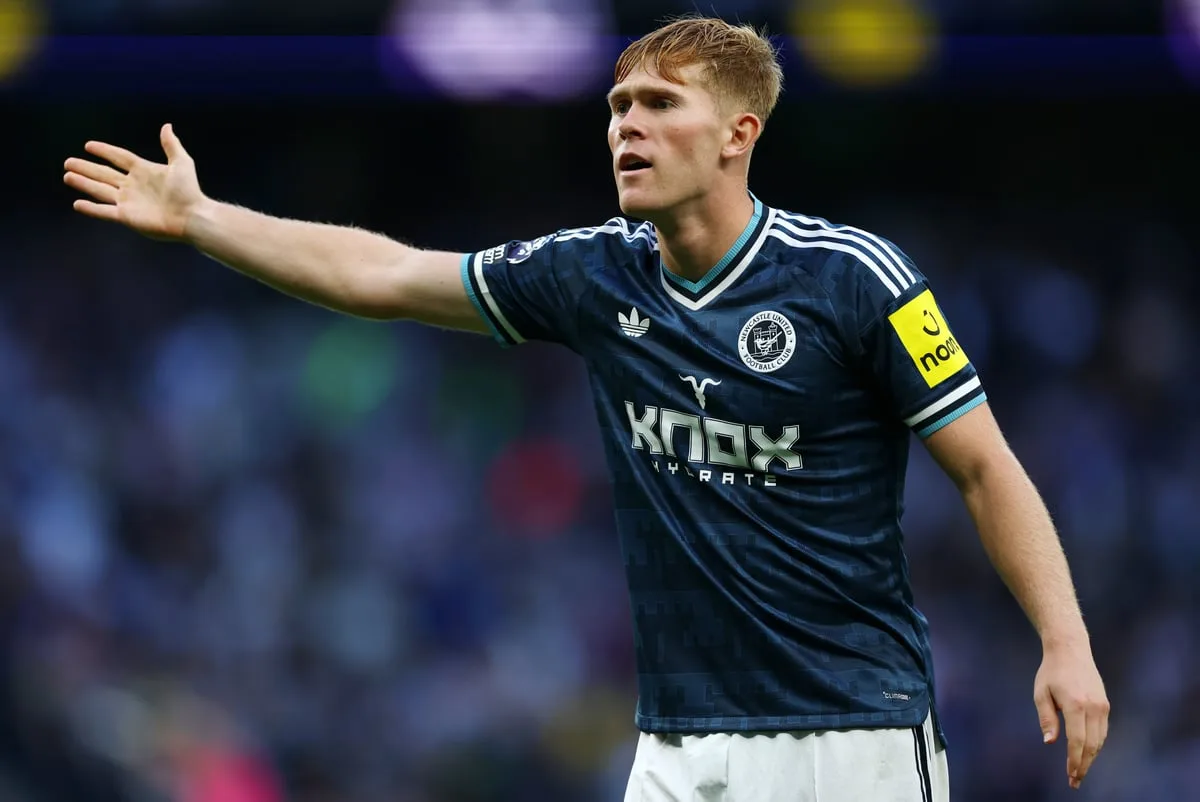 Manchester United sent Lewis Hall transfer warning as Roy Keane labels surprise Deadline Day move 'desperate'