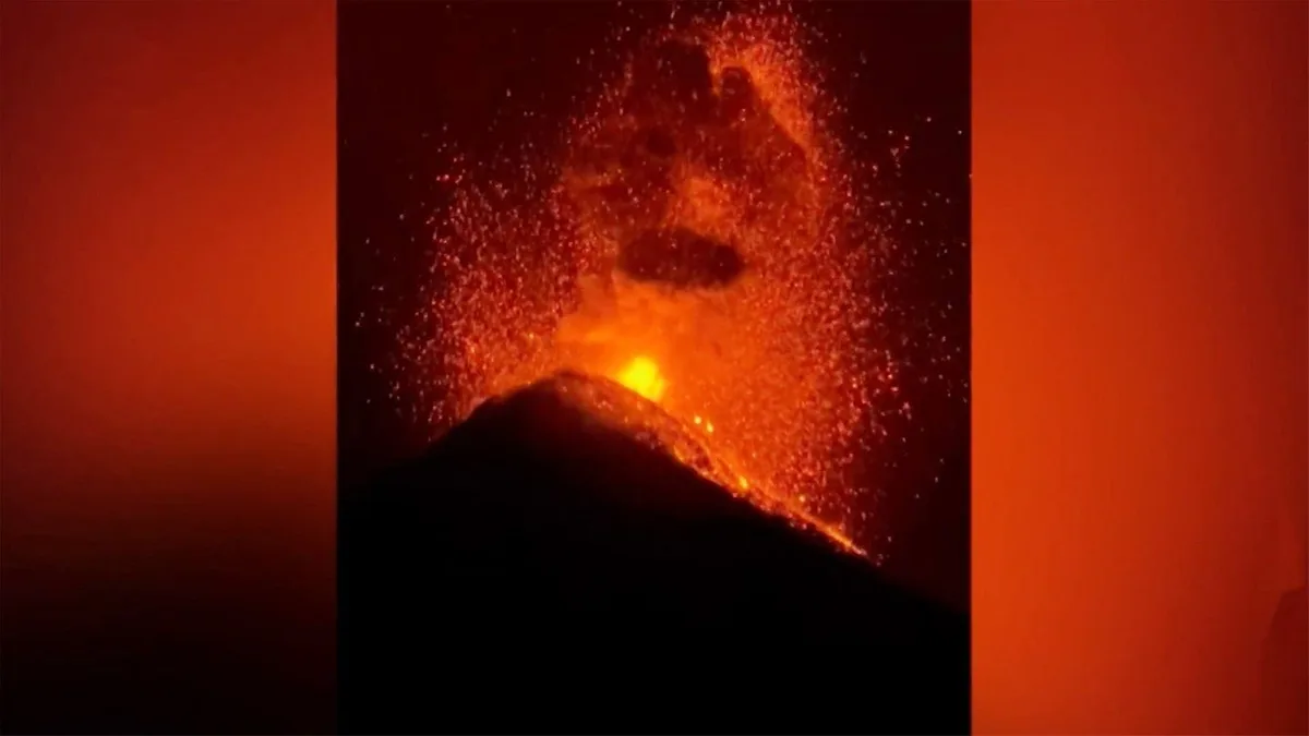 Naturschauspiel in Guatemala: Wanderin filmt spektakulären Vulkanausbruch