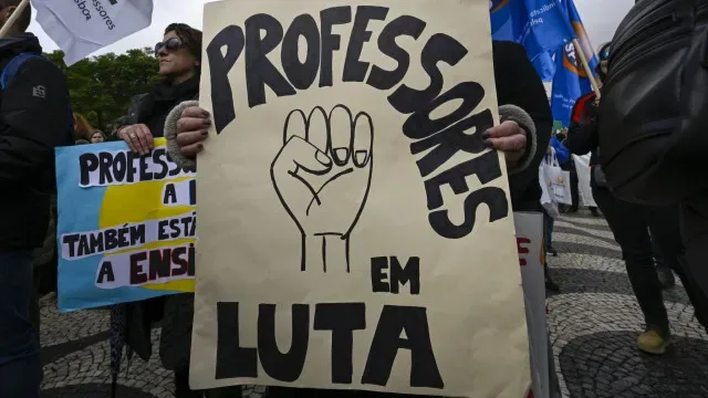 FNE saúda mais futuros professores, mas alerta para falta de docentes