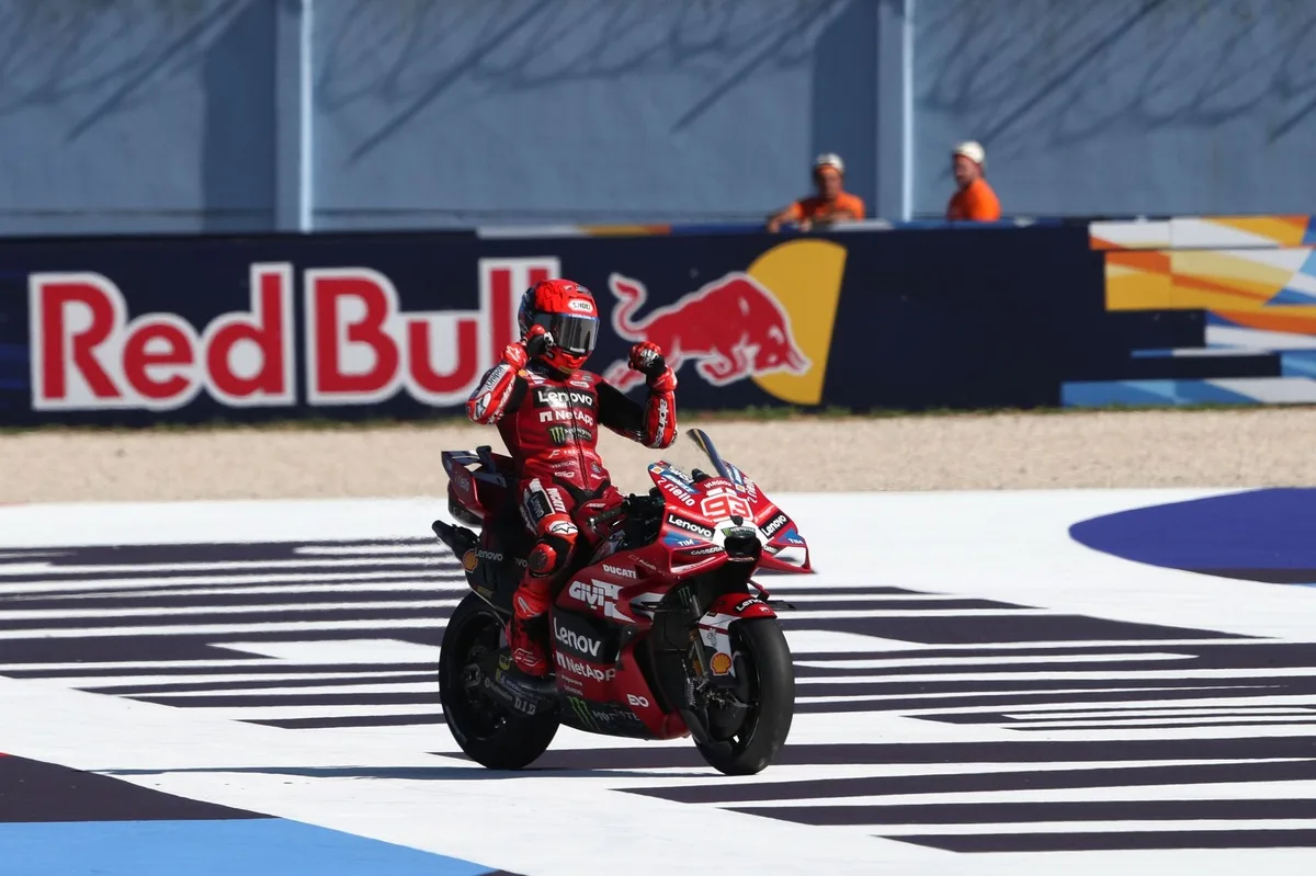 MotoGP: Como escolha de última hora ajudou Márquez a bater Bezzecchi na sprint