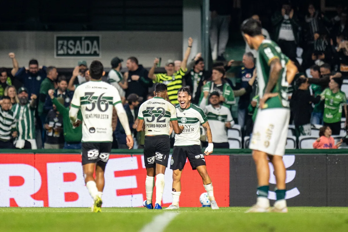 De 12º jogador a titular: Lavega ganha espaço no Coritiba e vira principal opção a Lucas Ronier