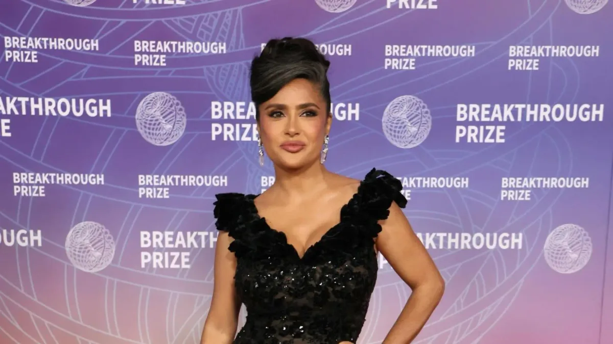 Salma Hayek presume de su nieto en redes y desvela el curioso mote que le ha puesto: "Parece que le encanta"