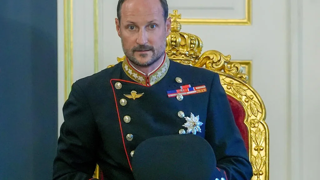 Norvège: Haakon, populaire héritier d'une monarchie fragilisée