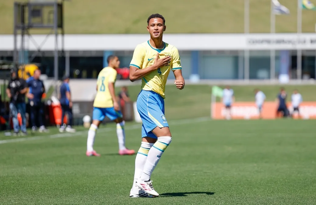 Joia do Vitória marca gol e se destaca em amistoso da Seleção Sub-15