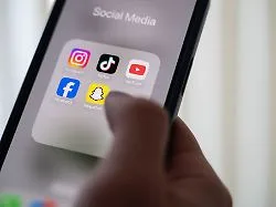 Frage aus dem Arbeitsrecht : Können Social-Media-Posts beruflich zum Problem werden?