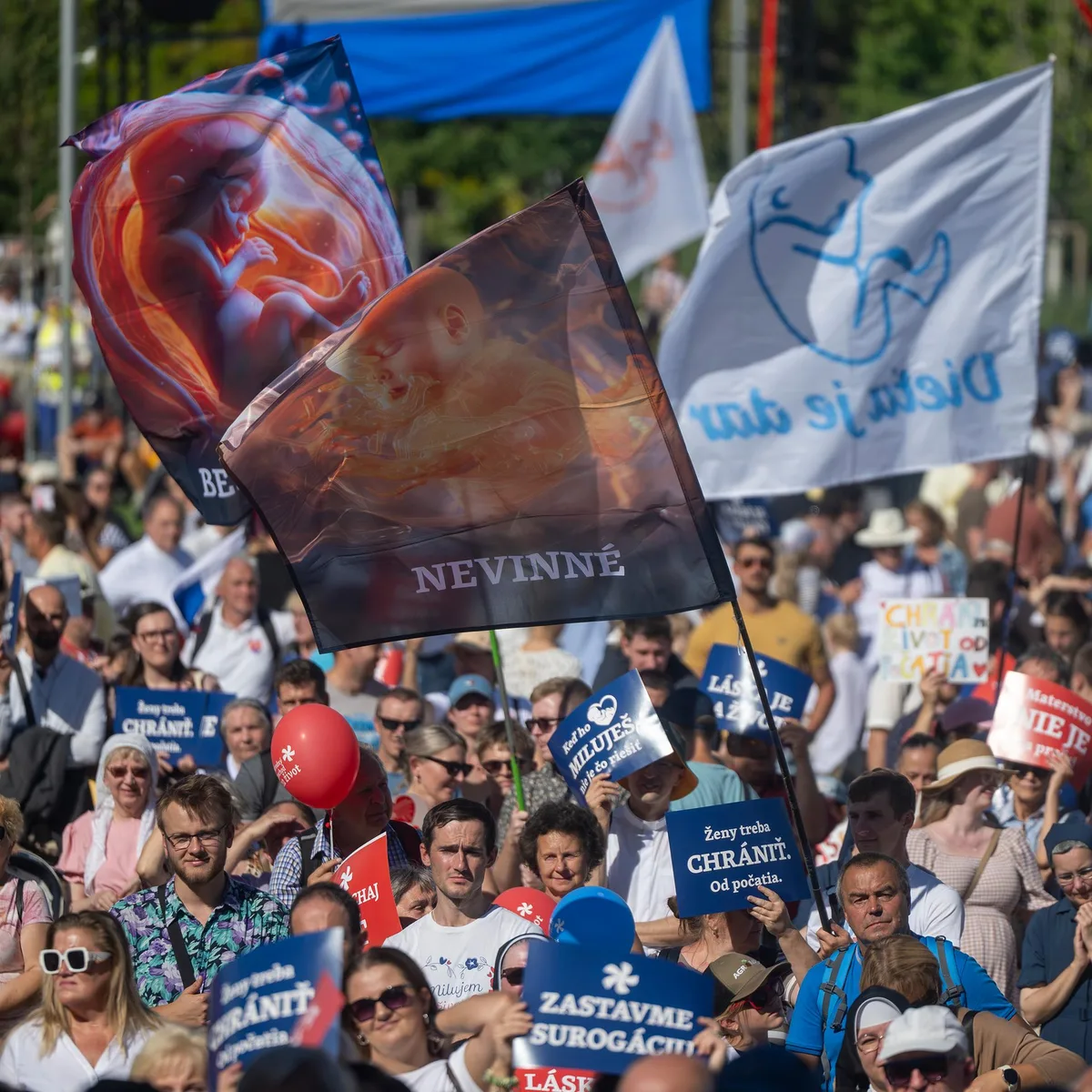 Slowakei - Tausende Abtreibungsgegner demonstrieren in Bratislava