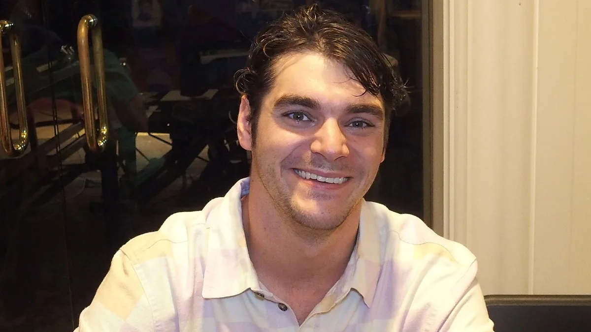 Se revela la causa de la muerte de RJ Mitte: la difícil vida del actor tras 'Breaking Bad', entre la presión del éxito y los problemas económicos