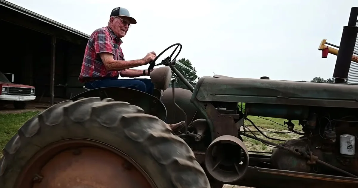 Tiene 87 años, sigue trabajando en la hacienda familiar y prepara a sus nietos para continuar un legado centenario “Estoy orgulloso de toda la familia; cada uno tiene su papel y lo han hecho muy bien”
