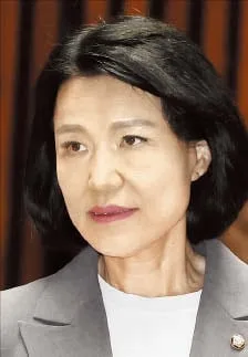이진숙 제명 촉구안 與주도로 본회의 통과