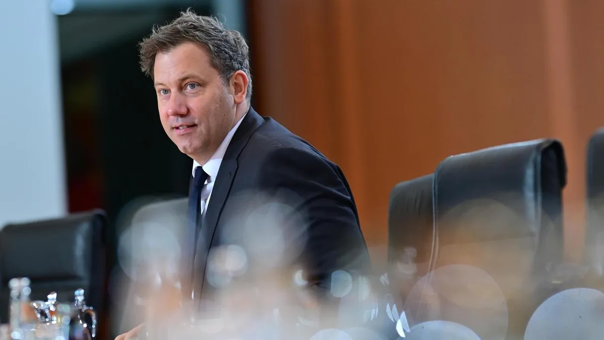 Einkommensteuerreform: Klingbeil verteidigt Einkommensteuerreform gegen Kritik von Reiche