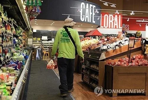 美 8월 소매판매 전월대비 1.2%↑…예상치 크게 웃돌아
