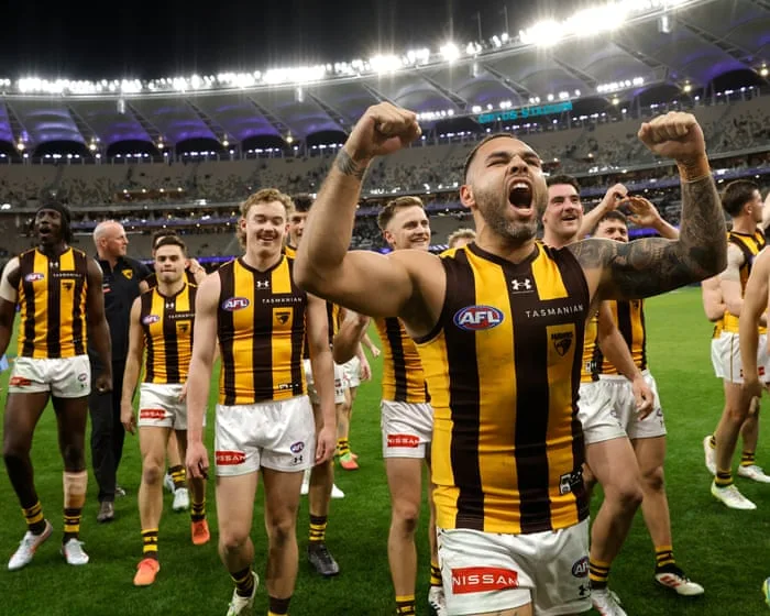 Hawthorn stun Fremantle and record Perth crowd with qualifying final win