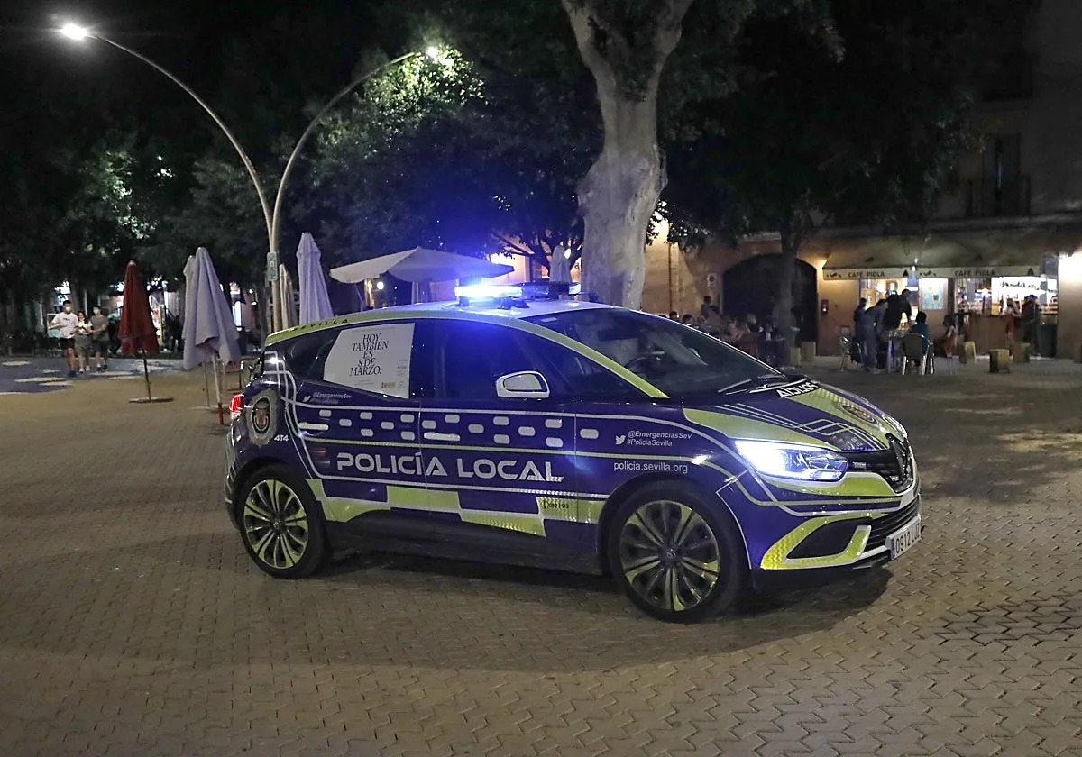 Arde un contador eléctrico en la Alameda en plena hora punta de los bares
