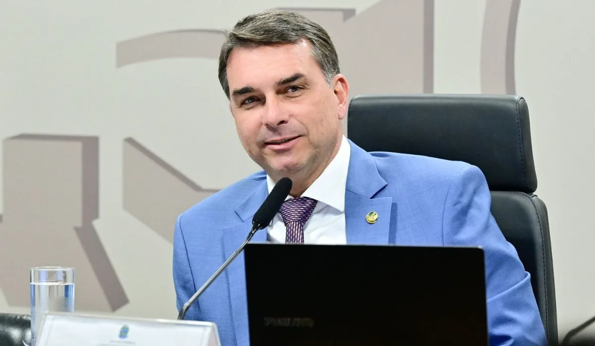 Flávio Bolsonaro aparece filiado ao Missão e não consegue registrar candidatura à Presidência