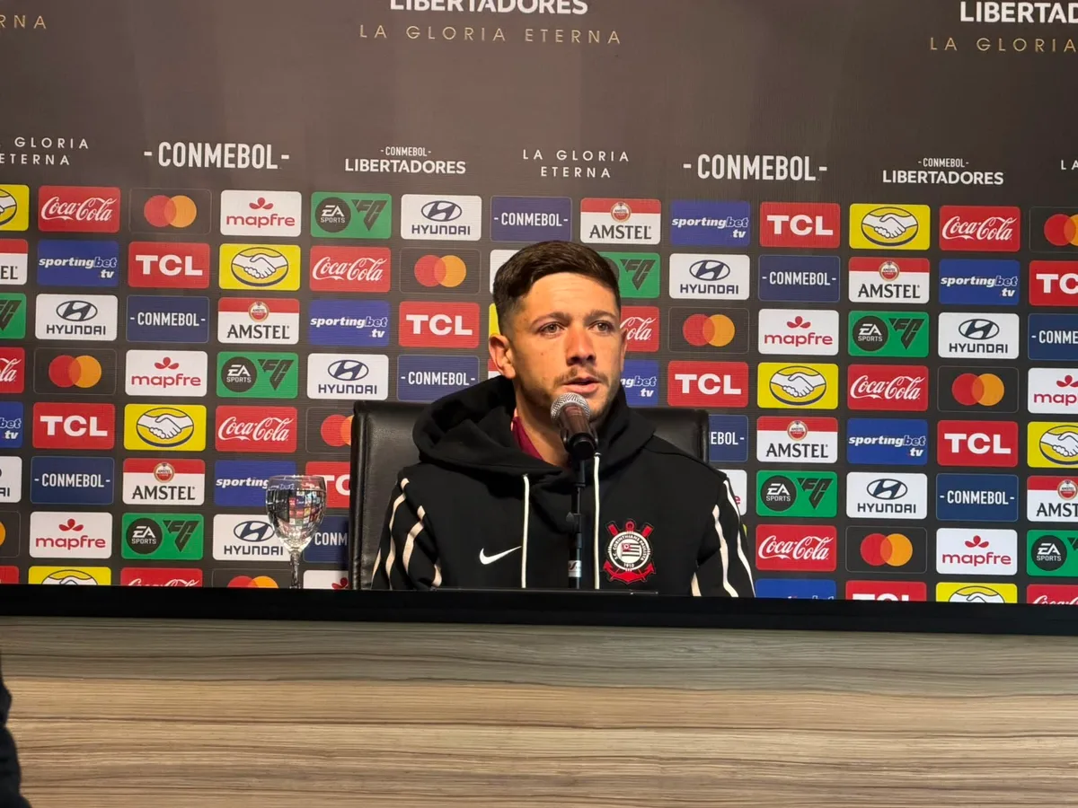 Garro blinda elenco de polêmica entre Corinthians e Memphis: "Situação que não controlamos"
