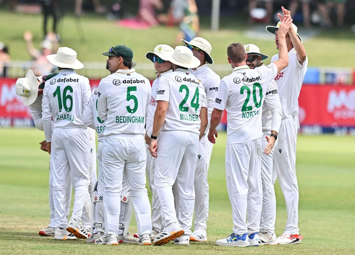 Mulder strikes at the stroke of lunch to make it South Africa's morning