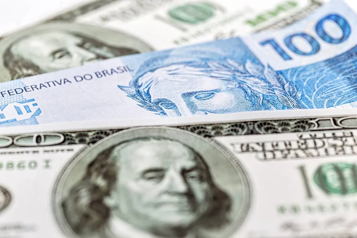 Dólar cai e Bolsa dispara com forte queda no preço do petróleo