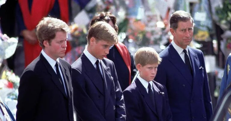 Irmão de Diana acusa Carlos em novo livro. Buckingham reage